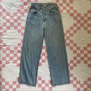 Vintage Guess jeans - high waisted with a straight leg and button fly.